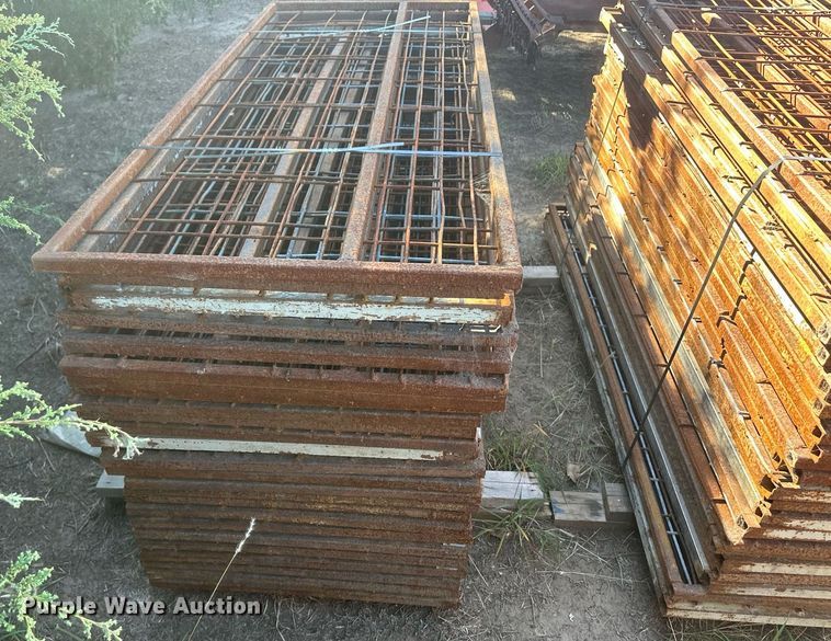 image for item DH1897 (75) 68" x 27" hog panels