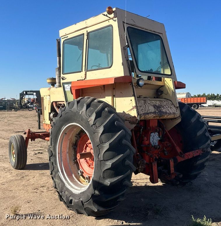 image for item DH1902 1968 Case 930 Comfort King  tractor