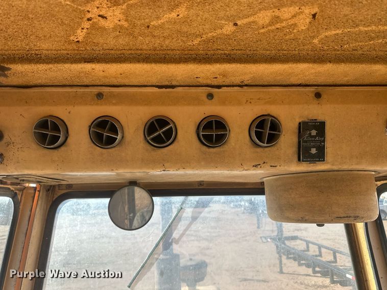 image for item DH1902 1968 Case 930 Comfort King  tractor