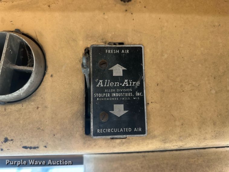 image for item DH1902 1968 Case 930 Comfort King  tractor