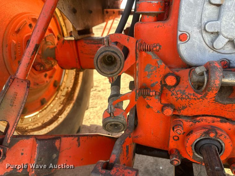 image for item DH1902 1968 Case 930 Comfort King  tractor