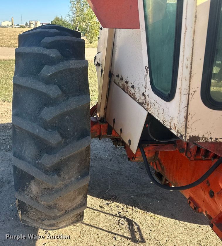 image for item DH1902 1968 Case 930 Comfort King  tractor