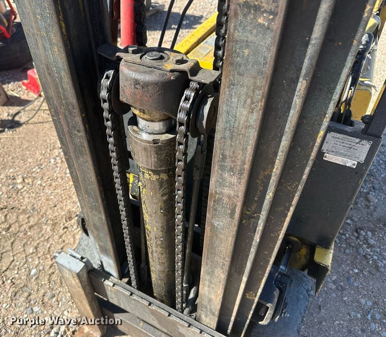 image for item DH1908 Yale GLC025CBUUAT071  forklift