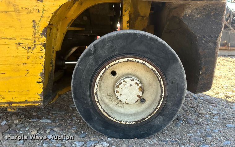 image for item DH1908 Yale GLC025CBUUAT071  forklift