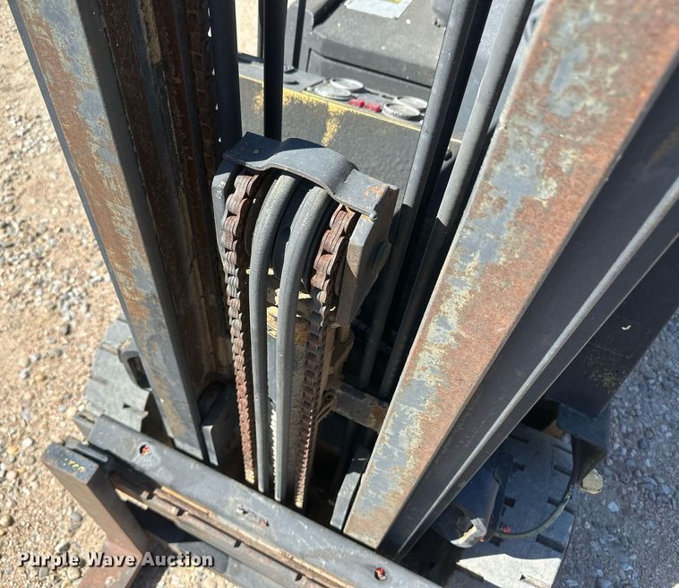 image for item DH1911 Yale GLC040ADNUAE083  forklift