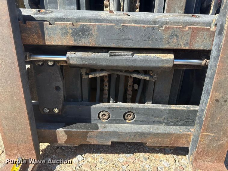 image for item DH1911 Yale GLC040ADNUAE083  forklift