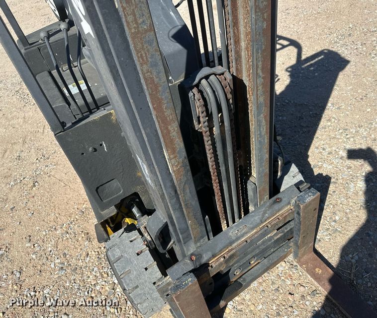 image for item DH1911 Yale GLC040ADNUAE083  forklift