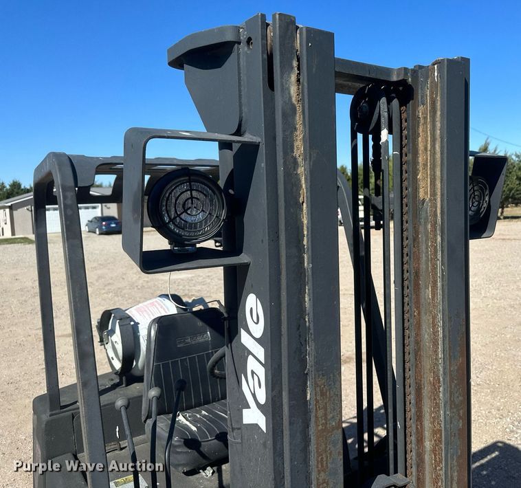 image for item DH1911 Yale GLC040ADNUAE083  forklift