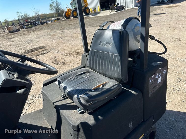 image for item DH1911 Yale GLC040ADNUAE083  forklift