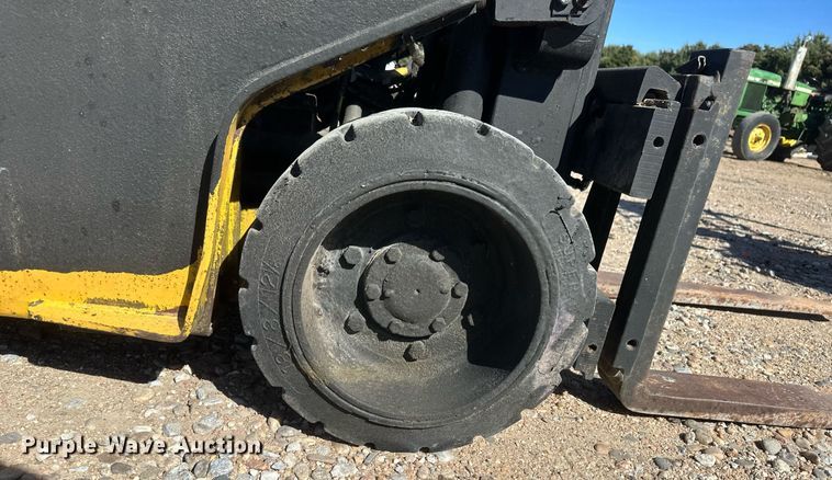 image for item DH1911 Yale GLC040ADNUAE083  forklift