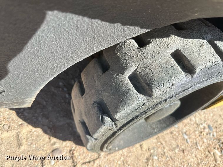 image for item DH1911 Yale GLC040ADNUAE083  forklift