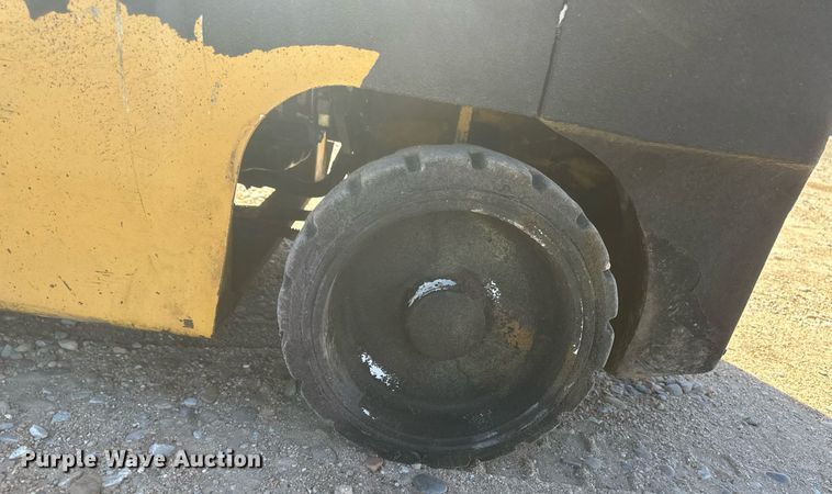 image for item DH1911 Yale GLC040ADNUAE083  forklift