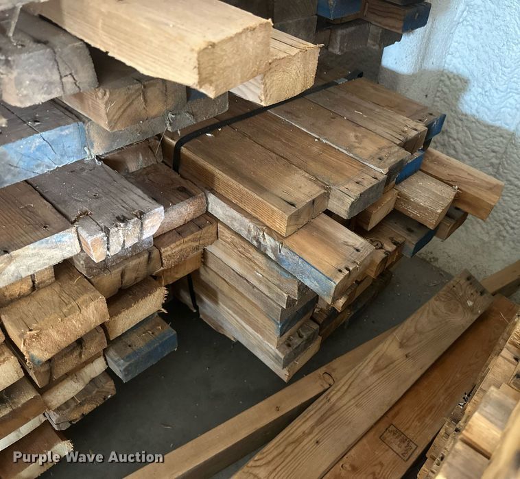 image for item DH1915 (250) pieces of 2" x 4" x 8' lumber