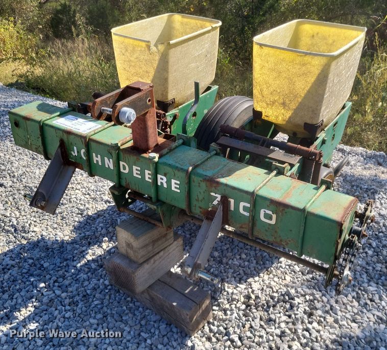 image for item DK1141 John Deere 7100  planter