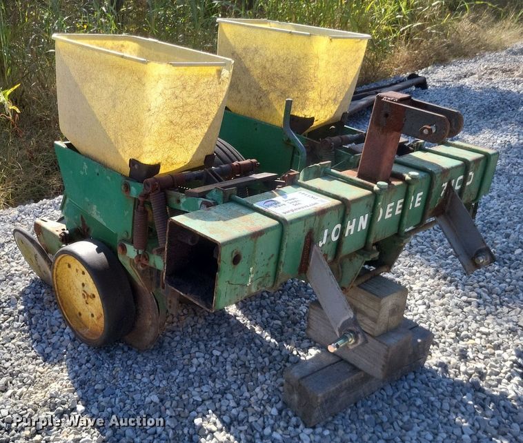 image for item DK1141 John Deere 7100  planter