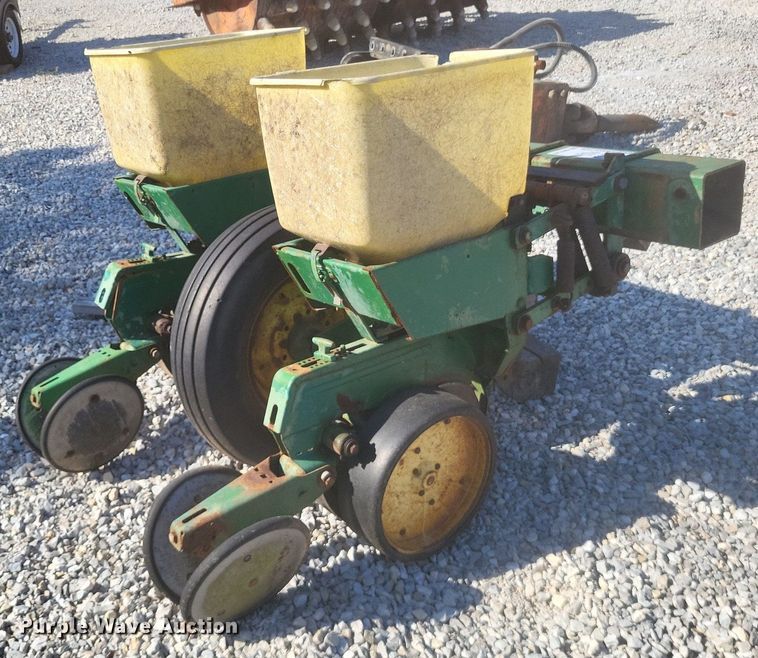 image for item DK1141 John Deere 7100  planter