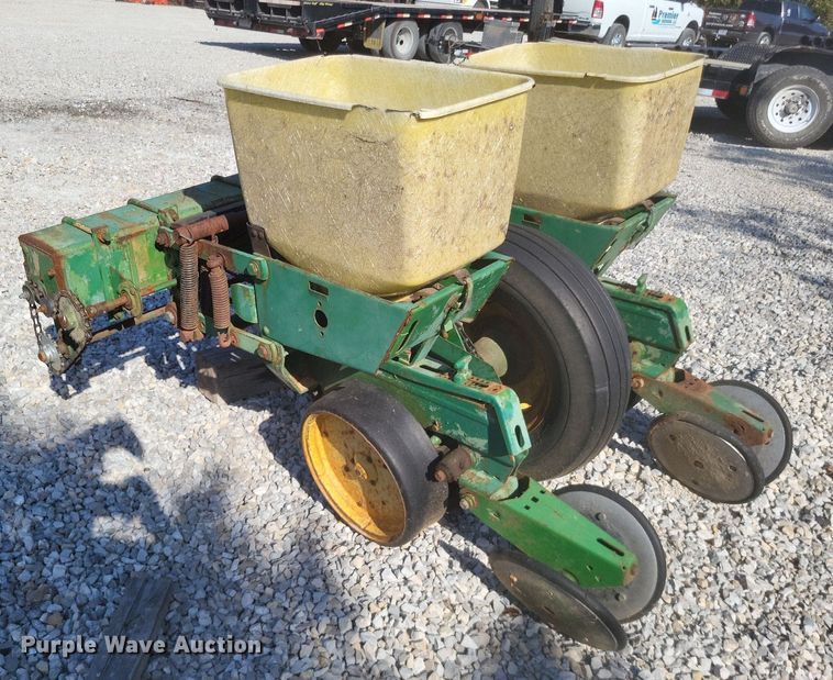 image for item DK1141 John Deere 7100  planter