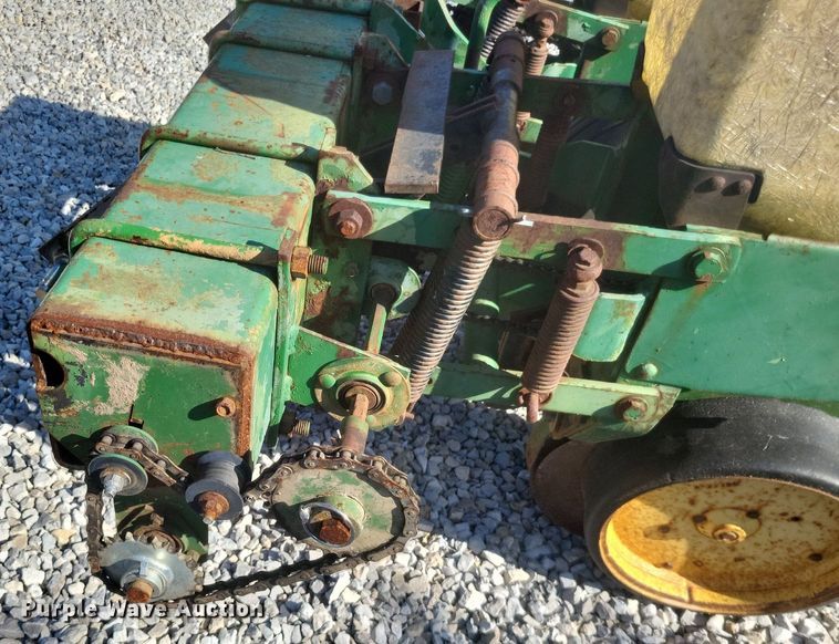 image for item DK1141 John Deere 7100  planter