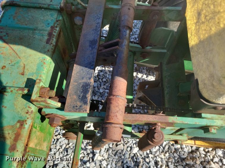 image for item DK1141 John Deere 7100  planter