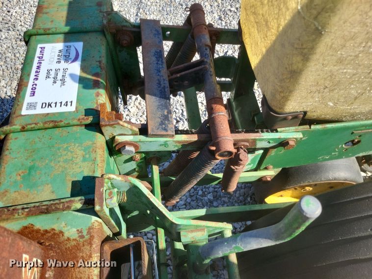 image for item DK1141 John Deere 7100  planter