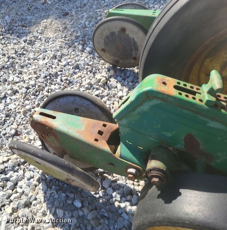 image for item DK1141 John Deere 7100  planter