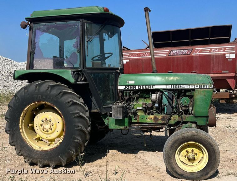 image for item DM2002 1984 John Deere 2550  tractor