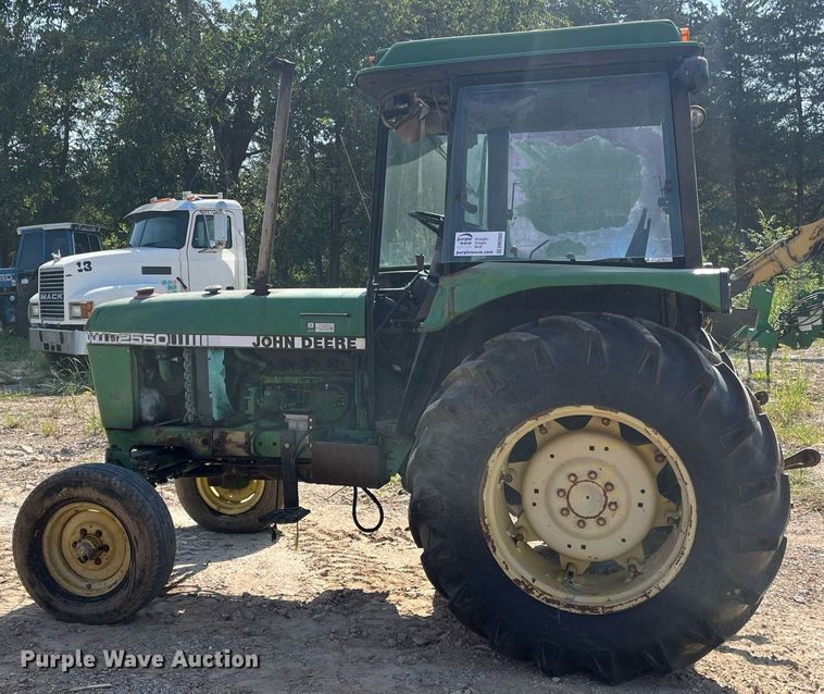 image for item DM2002 1984 John Deere 2550  tractor