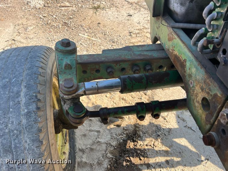 image for item DM2002 1984 John Deere 2550  tractor