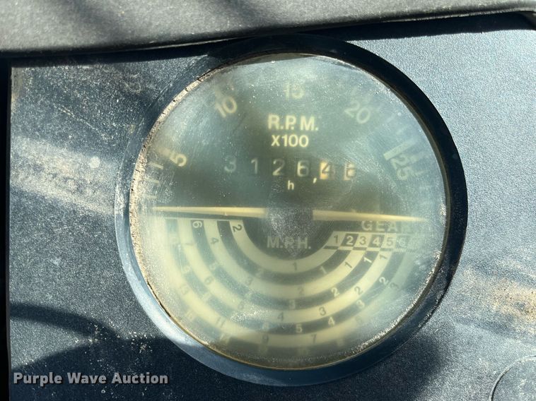 image for item DM2002 1984 John Deere 2550  tractor