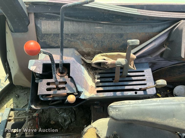 image for item DM2002 1984 John Deere 2550  tractor