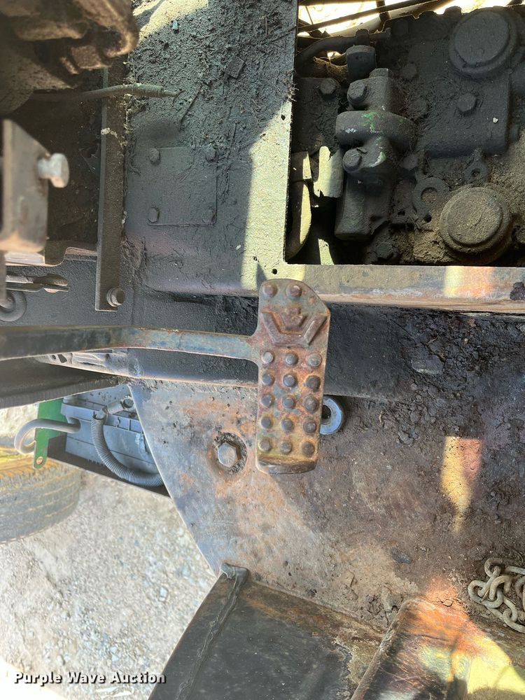 image for item DM2002 1984 John Deere 2550  tractor