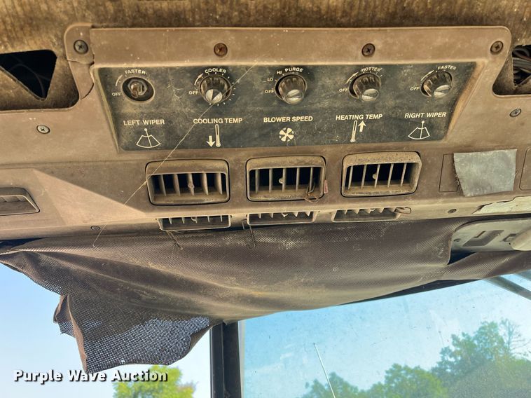 image for item DM2002 1984 John Deere 2550  tractor