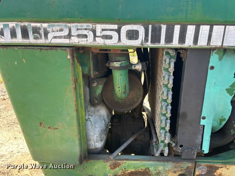 image for item DM2002 1984 John Deere 2550  tractor