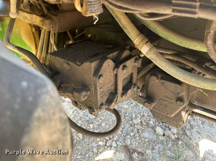 image for item DM2002 1984 John Deere 2550  tractor