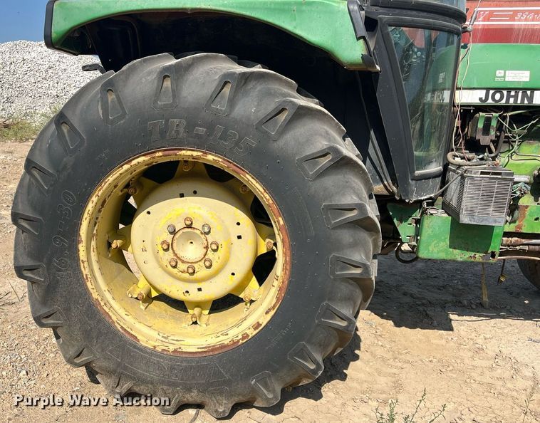 image for item DM2002 1984 John Deere 2550  tractor