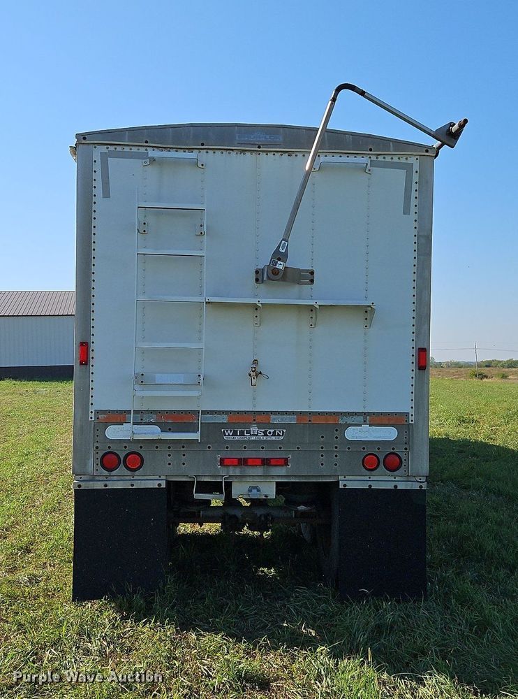 image for item DP2456 1993 Wilson DWH-200  grain trailer