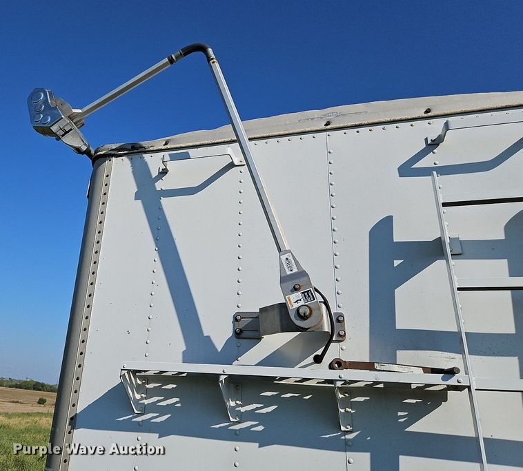 image for item DP2456 1993 Wilson DWH-200  grain trailer