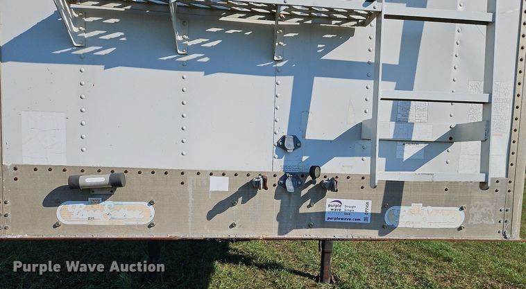 image for item DP2456 1993 Wilson DWH-200  grain trailer