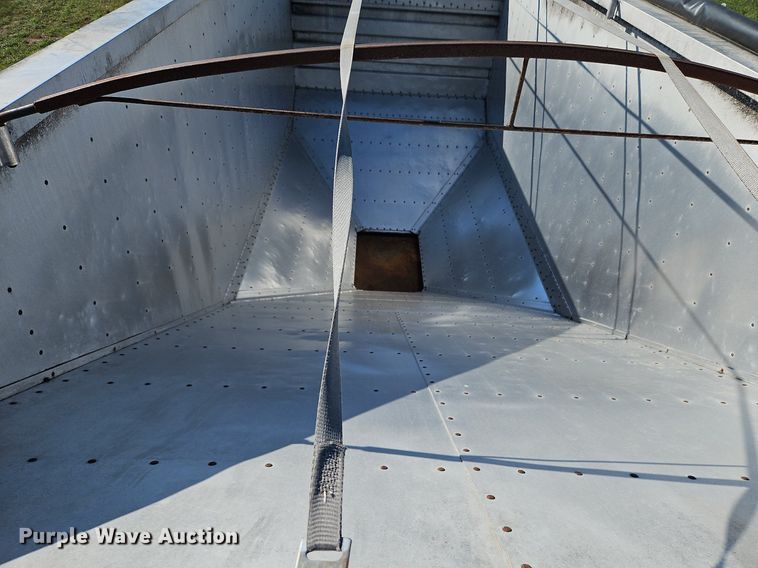 image for item DP2456 1993 Wilson DWH-200  grain trailer