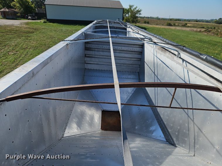 image for item DP2456 1993 Wilson DWH-200  grain trailer