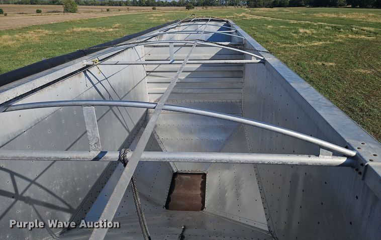 image for item DP2456 1993 Wilson DWH-200  grain trailer