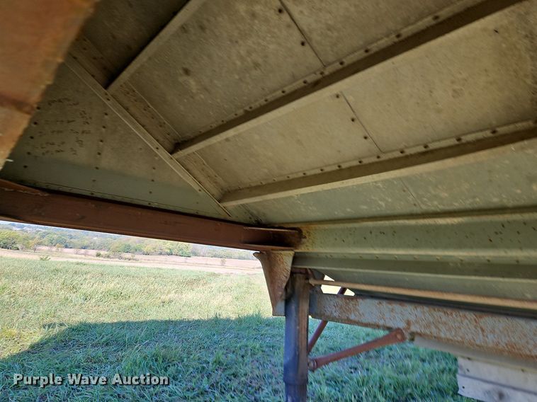 image for item DP2456 1993 Wilson DWH-200  grain trailer