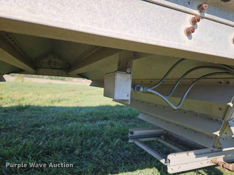 image for item DP2456 1993 Wilson DWH-200  grain trailer