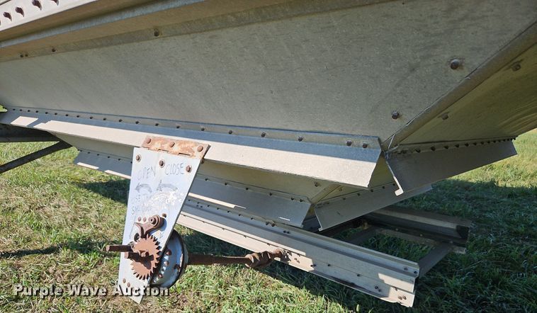 image for item DP2456 1993 Wilson DWH-200  grain trailer