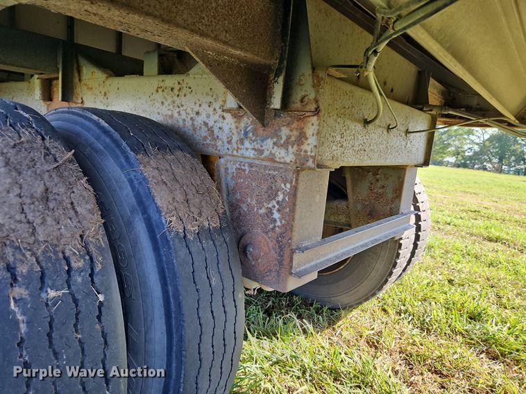 image for item DP2456 1993 Wilson DWH-200  grain trailer