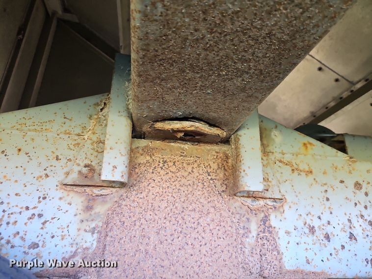 image for item DP2456 1993 Wilson DWH-200  grain trailer