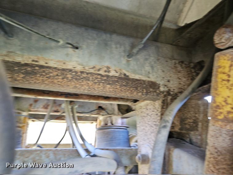 image for item DP2456 1993 Wilson DWH-200  grain trailer