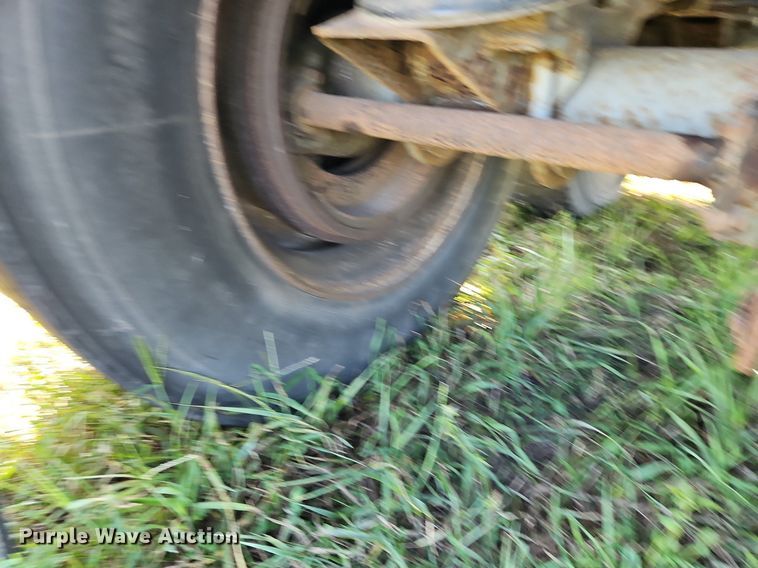 image for item DP2456 1993 Wilson DWH-200  grain trailer