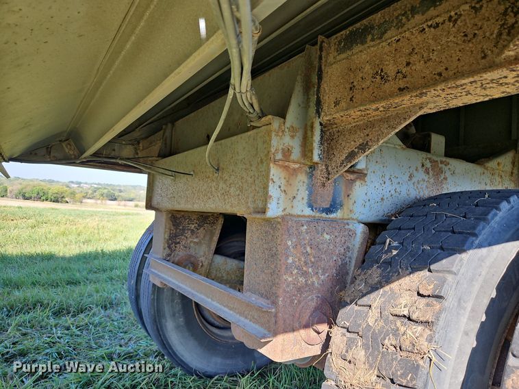 image for item DP2456 1993 Wilson DWH-200  grain trailer