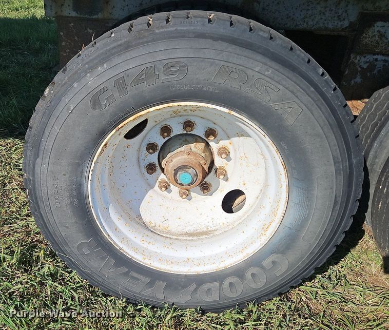 image for item DP2456 1993 Wilson DWH-200  grain trailer